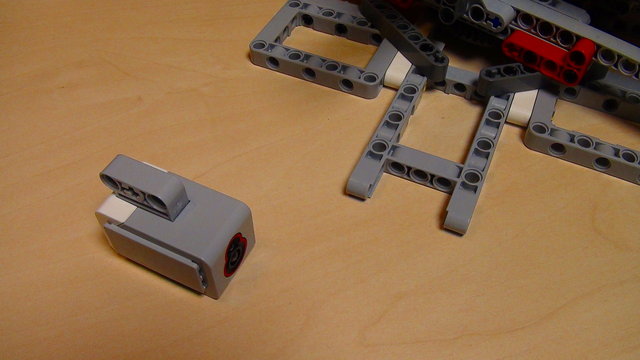 Image for How to calibrate the Light Sensor for the Catapult build from Mindstorms EV3/NXT